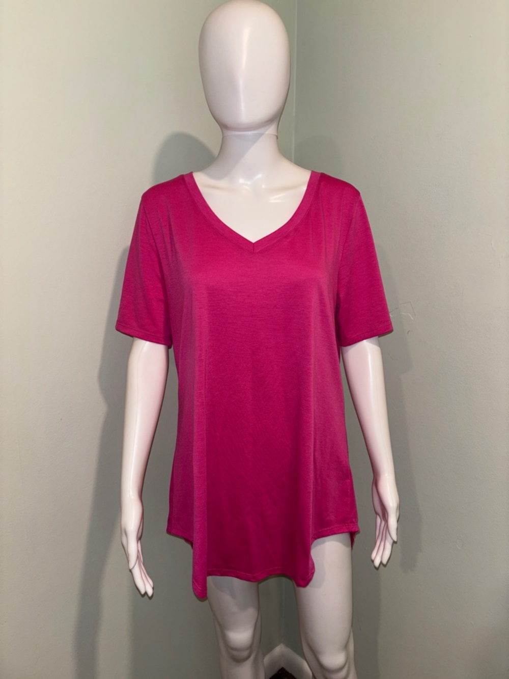 LulaRoe Hot Pink Basic Short Sleeve V-Neck T-Shirt - M